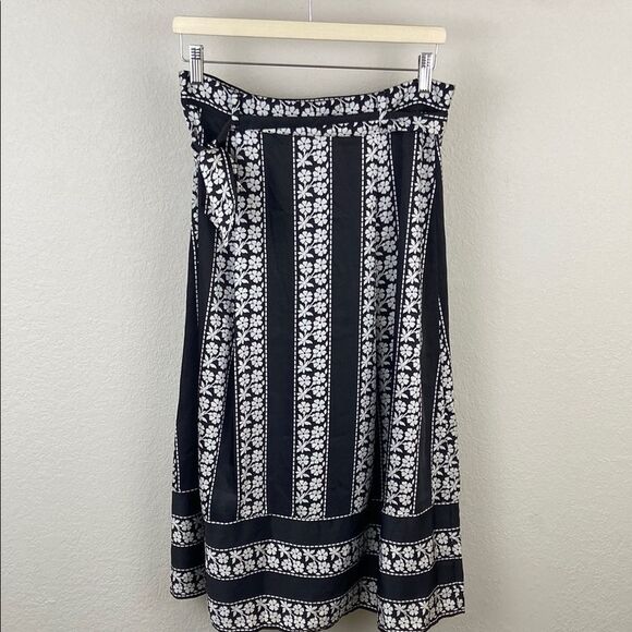 NWT Ann Taylor Black and White Floral Skirt size 6 - Picture 2 of 8